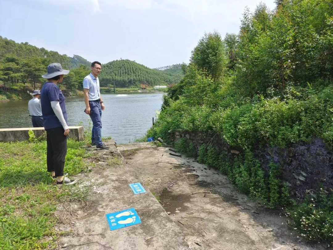 4深入排查轄區(qū)水庫、山塘，提前排洪騰出足夠庫容.png