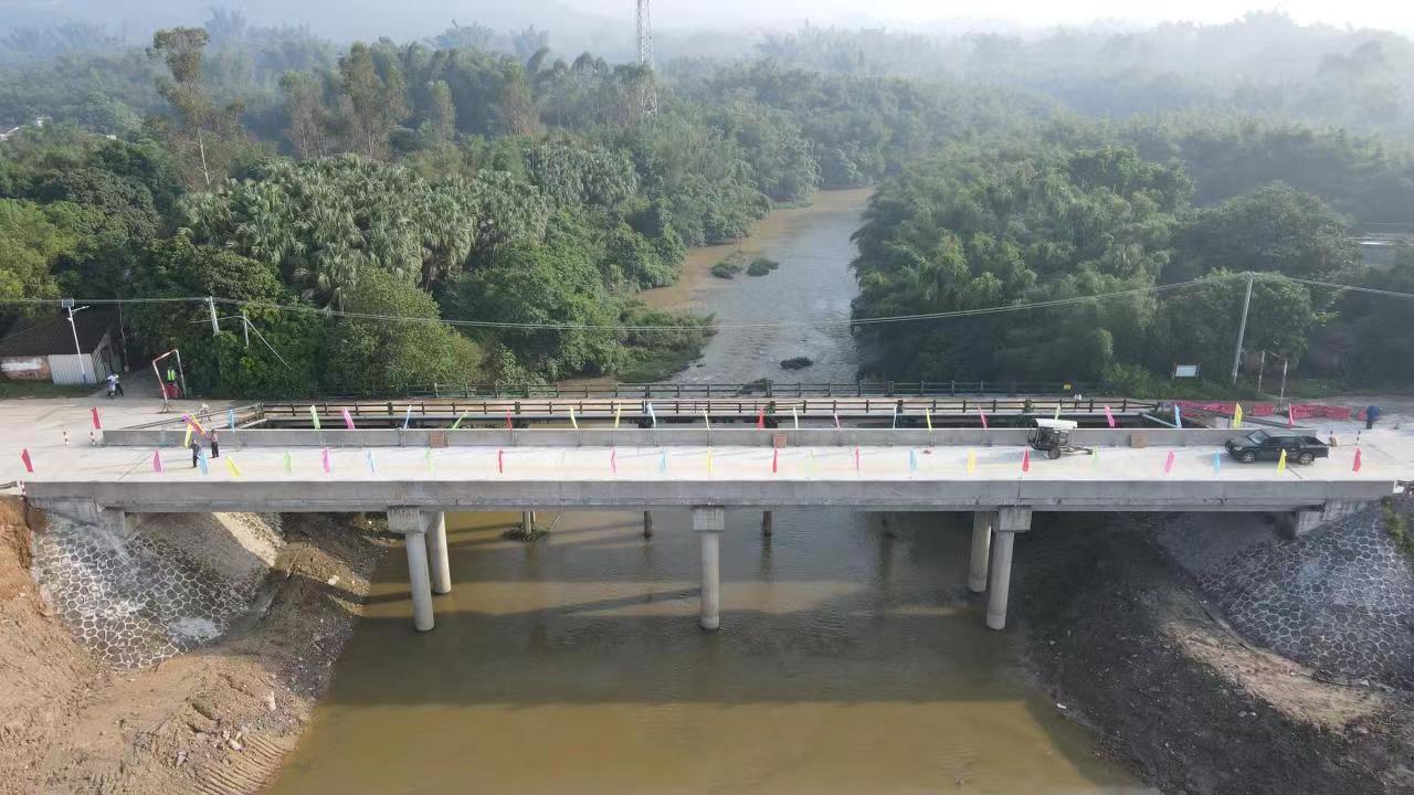 01蜆岡鎮(zhèn)建設(shè)好農(nóng)村公路-4風(fēng)灣橋.jpg