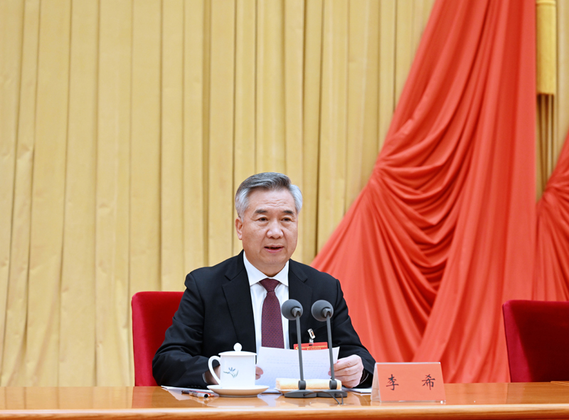 1月9日,中國共產(chǎn)黨第二十屆中央紀律檢查委員會第二次全體會議在北京開幕。中共中央政治局常委、中央紀律檢查委員會書記李希代表中央紀律檢查委員會常務(wù)委員會作題為《深入學(xué)習(xí)貫徹黨的二十大精神,在新征程上堅定不移推進全面從嚴治黨》的工作報告。